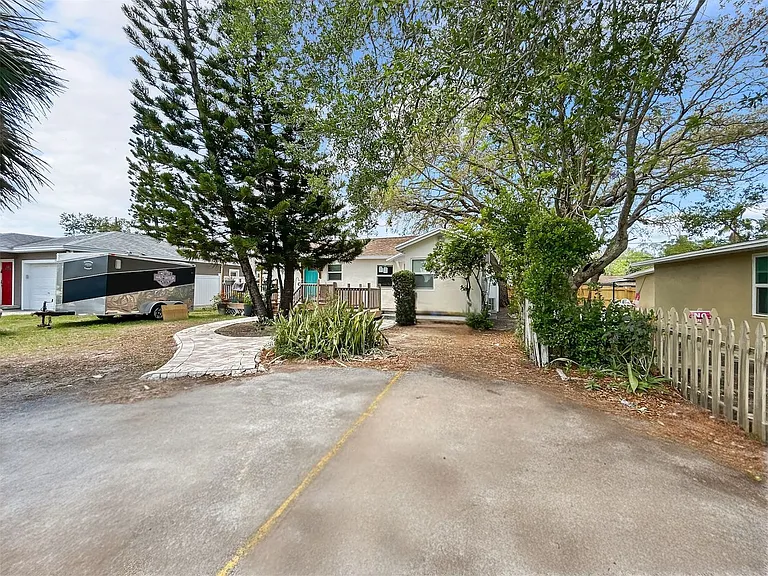 1538 S Martin Luther King Jr Ave — Photo 2