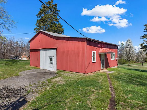 5th image of 1701 Old Oak Ln