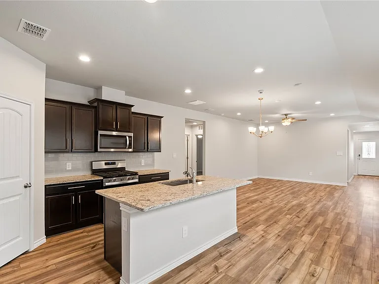 7621 Cowboy Trail Ln — Photo 8