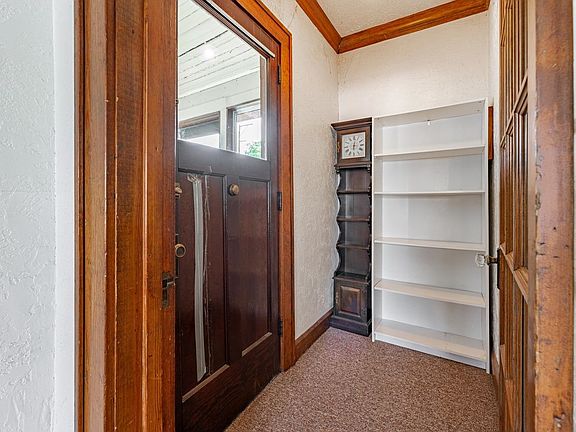 5th image of 613 River Ln