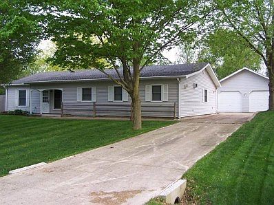 1st image of 2604 Oakwood Dr
