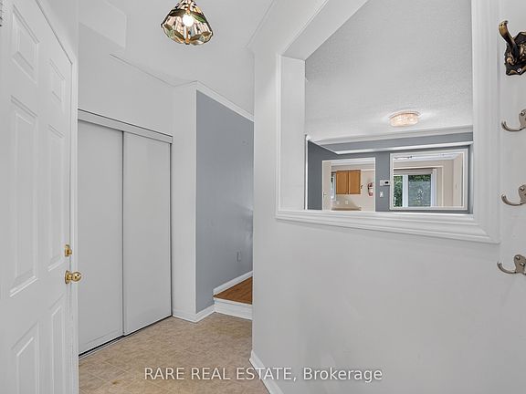 3rd image of 102 Hawthorne Cres