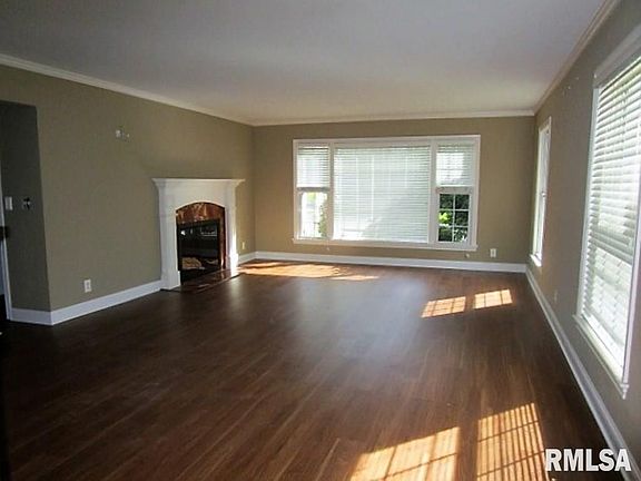 5th image of 201 W Crestwood Dr