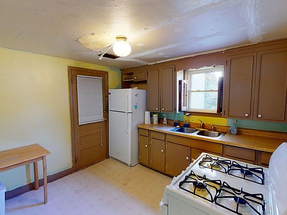 5th image of 585 Illinois Ave N