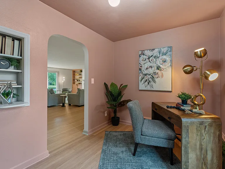2121 E Madison St — Photo 9