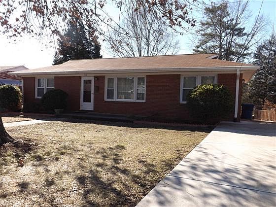 1st image of 713 Lansbury Dr