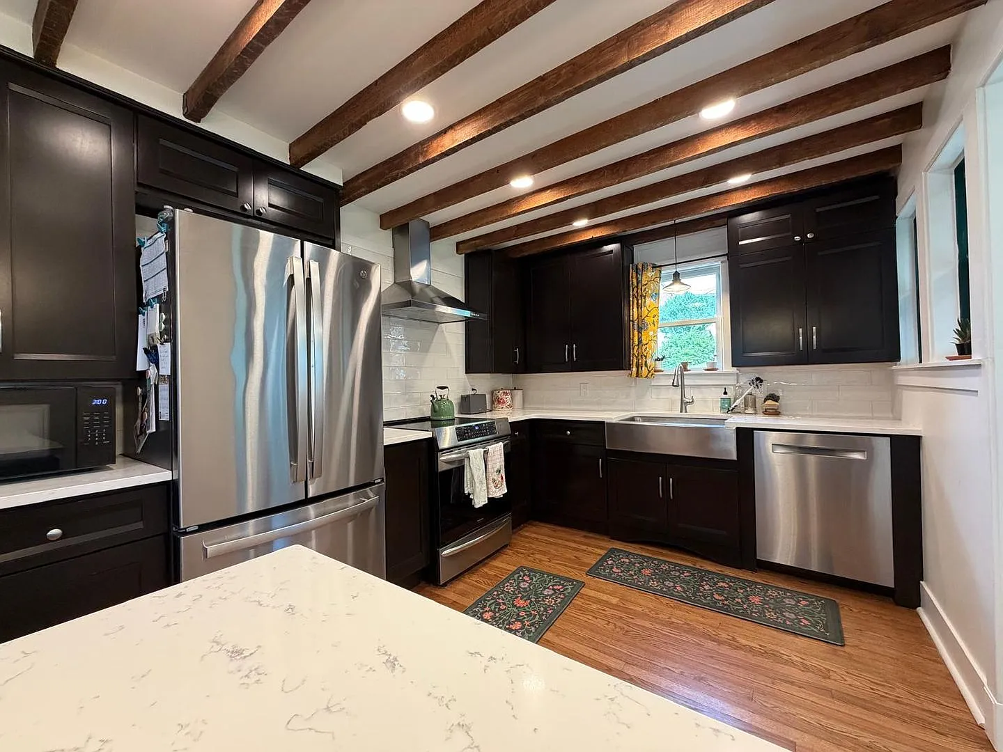 Modern 2 Bed / 1.5 Bath Single-Family Home with Stylish Kitchen & Private Backyard in Peekskill — Photo 3