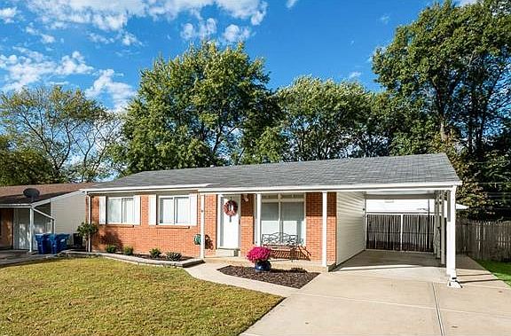 3rd image of 2841 Sugar Tree Ln