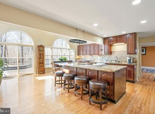 8108 Crestridge Rd, Fairfax Station, VA 22039