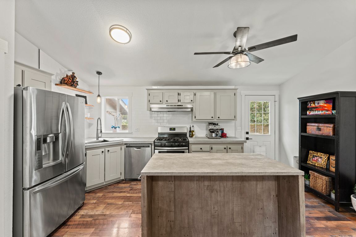 next background image