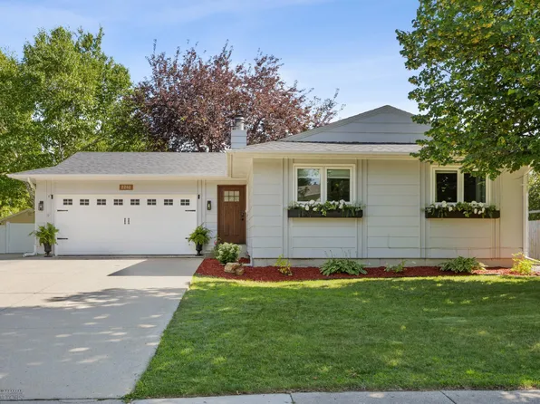 2202 25th Ave S, Fargo, ND 58103