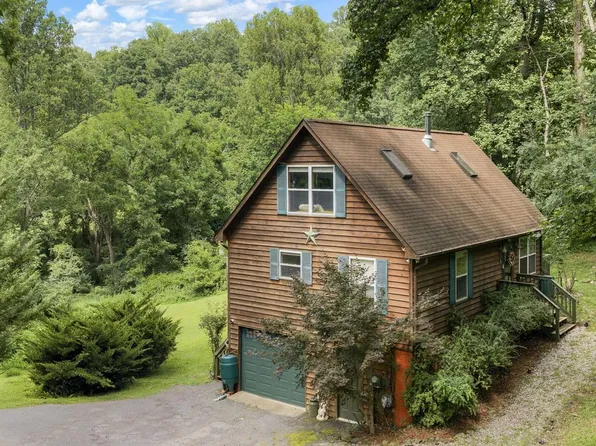 367 Northern Spy Dr, Linden, VA 22642