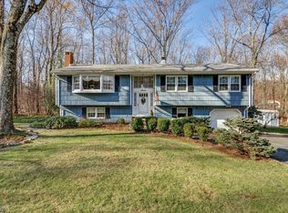 7 Brook Lawn Dr, Long Valley, NJ 07853
