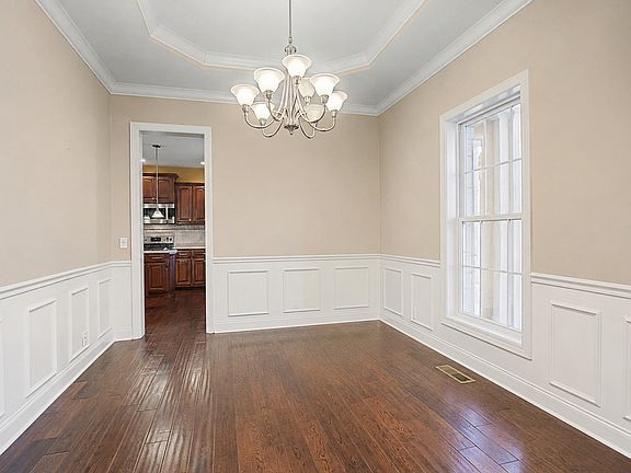 5th image of 117 Bloomsbury Dr