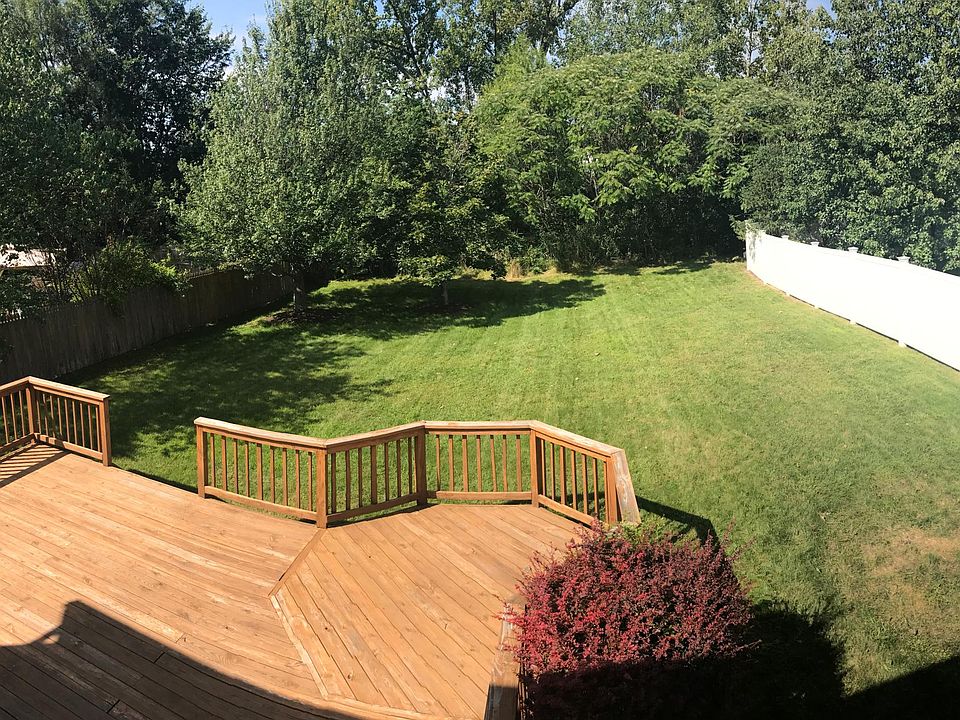 Backyard with 20x10 deck