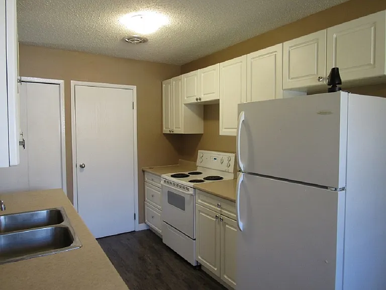 6330 S 58th Ave #1 — Photo 5