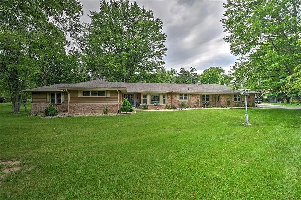 80 Clubview Pl photo 1