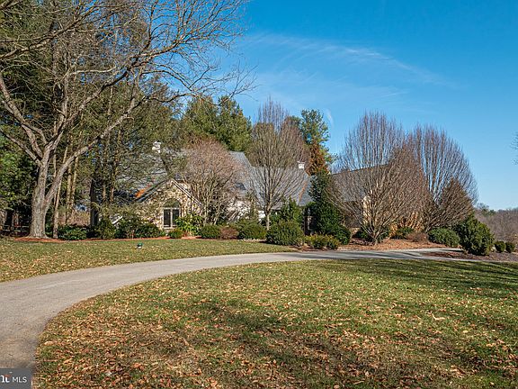 3rd image of 708 Haldane Dr