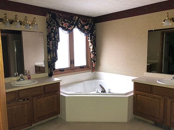 Jacuzzi tub