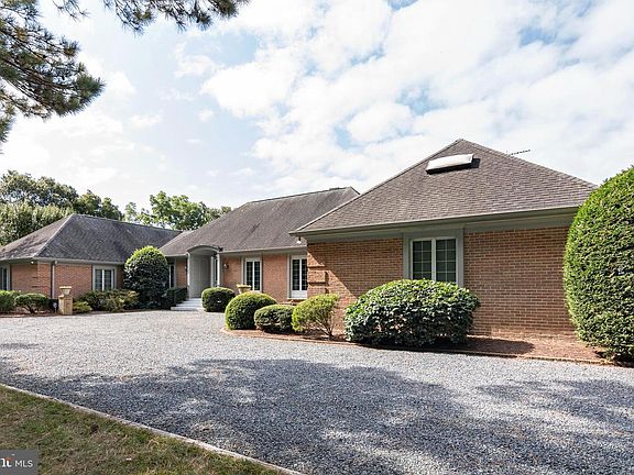3rd image of 9338 Bantry Rd