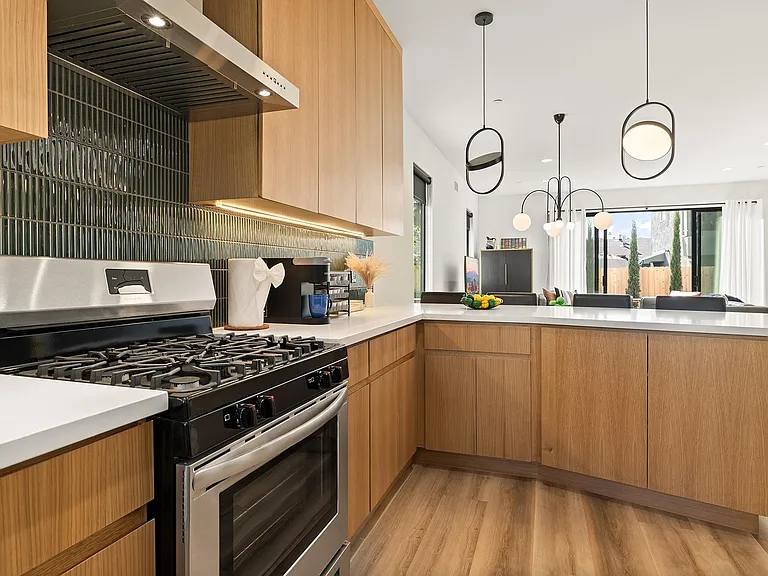 1916 W Ct — Photo 15