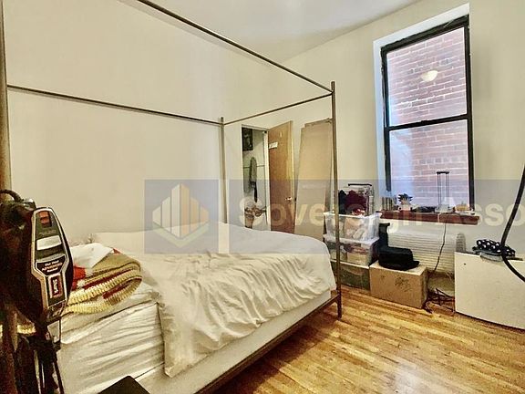 4th image of 213 W 71st St #3A