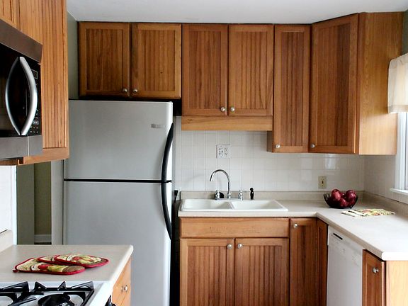 4th image of 3010 Oakwood Ave