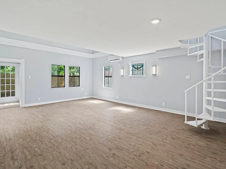 204 E Houston St #B