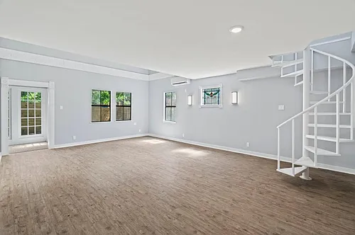 204 E Houston St #B Photo 1