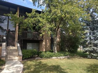6160 Knoll Wood Rd #37-106, Willowbrook, IL 60527