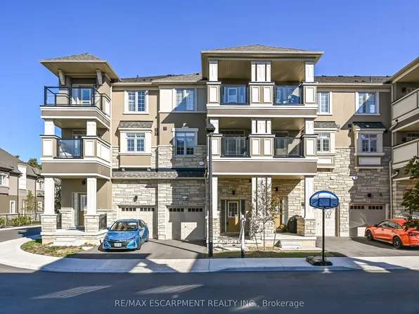 305 Garner Rd W #39, Hamilton, ON L9G 3K9