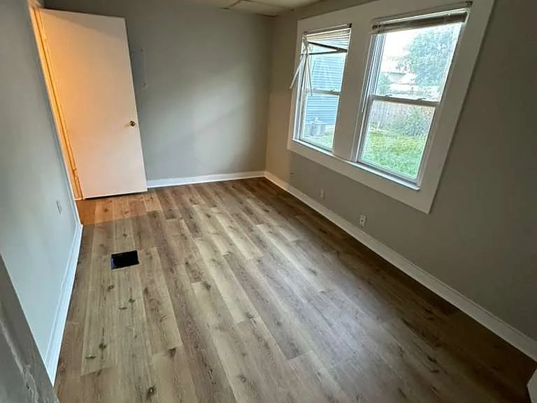 2704 E New York St — Photo 8