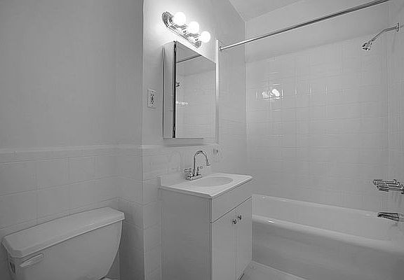 3rd image of 160 W 71st St APT 6B