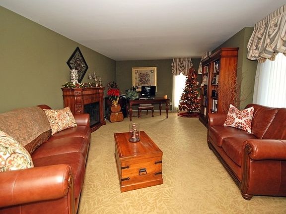 4th image of 13 Alexandria Ct