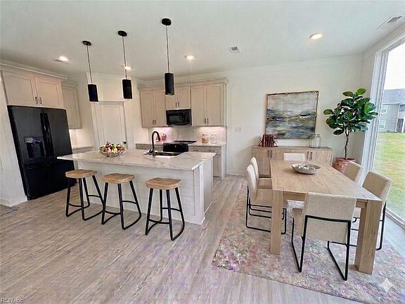 4th image of 709 Flatrock Ln