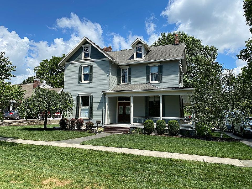 1st image of 323 W 4th St
