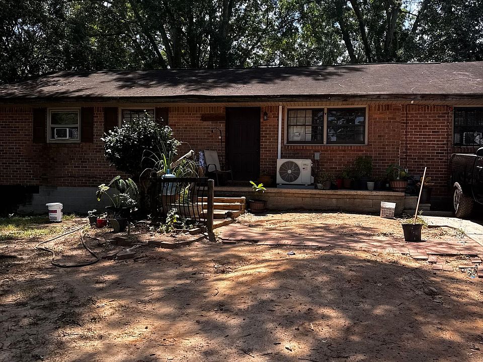 1st image of 301 Essex Dr