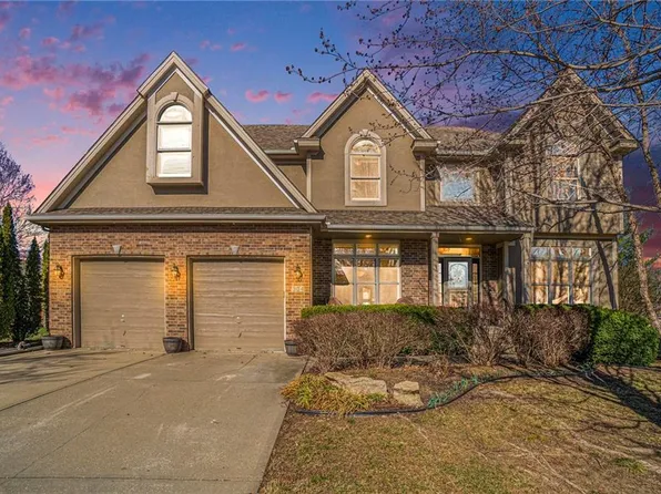 304 SW Saddlewood Cir, Lees Summit, MO 64081