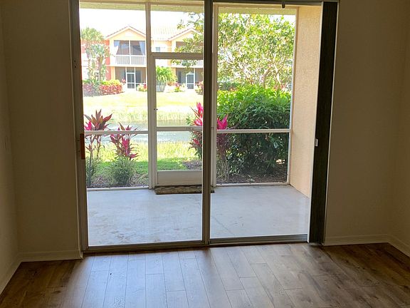 5th image of 20121 Estero Gardens Cir Unit 102