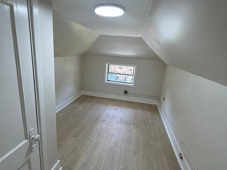204 Pine St #1A — Photo 16