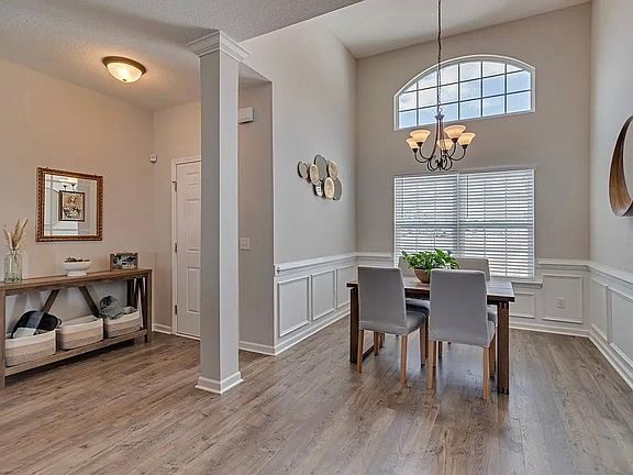 4th image of 1015 Sweetbay Ct