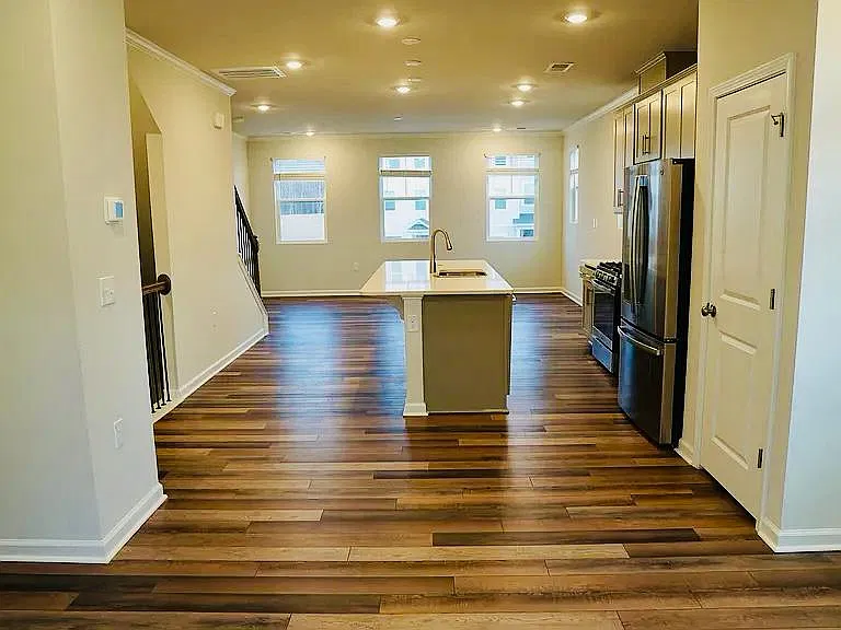 3 bed, 3.5 bath, 1786 sqft, $1,821 — Photo 3