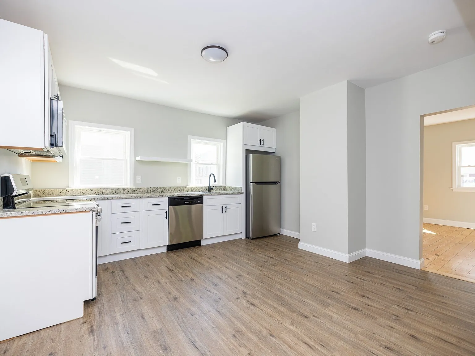 2 bed, 1.0 bath, 800 sqft, $2,000 — Photo 2