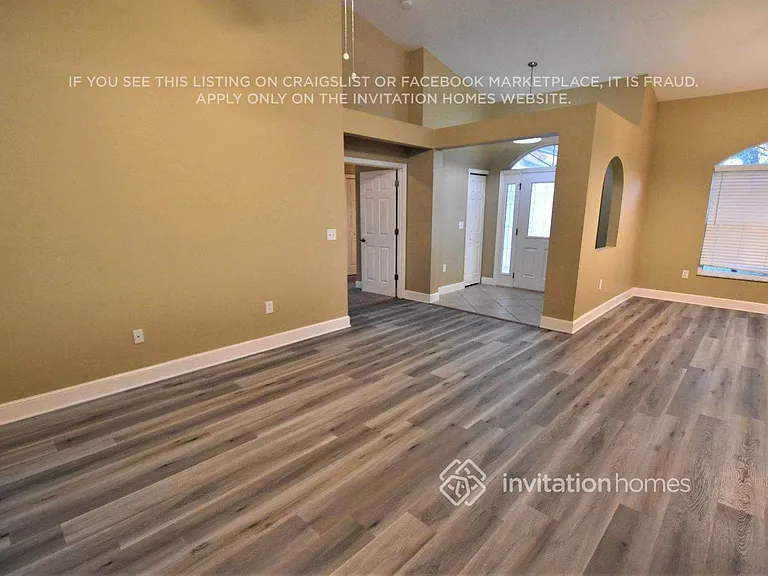 4526 Windsor Ct E — Photo 3