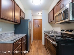 700 10th St NW APT 15, New Brighton, MN 55112