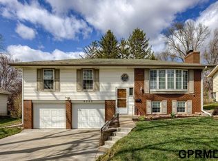 9752 Cady Ave, Omaha, NE 68134