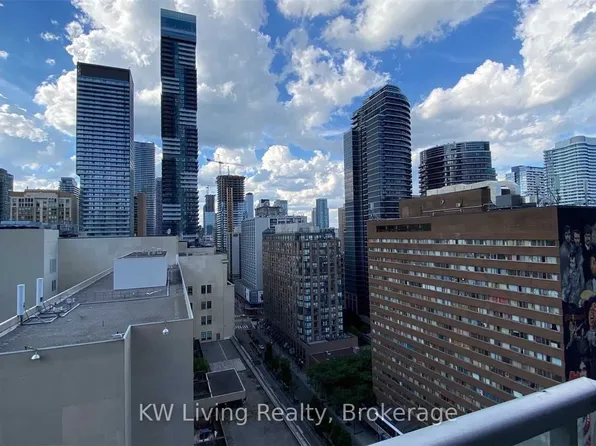 386 Yonge St, Toronto, ON