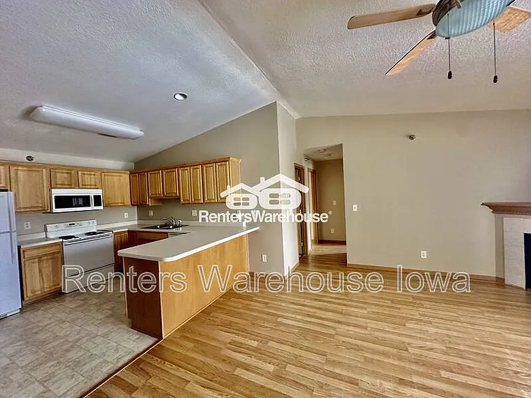 5924 Sutton Pl #10 — Photo 6