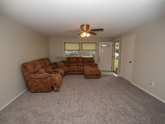 4th image of 1925 S Fairview Ct