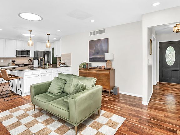 5th image of 2213 N Bromfield Cir